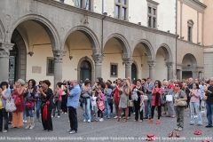 \"Scarpe rosse contro il femminicidio\" in piazza del comune