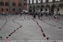 \"Scarpe rosse contro il femminicidio\" in piazza del comune