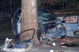 Viterbo - Minicar contro un albero