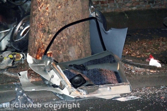 Viterbo - Minicar contro un albero