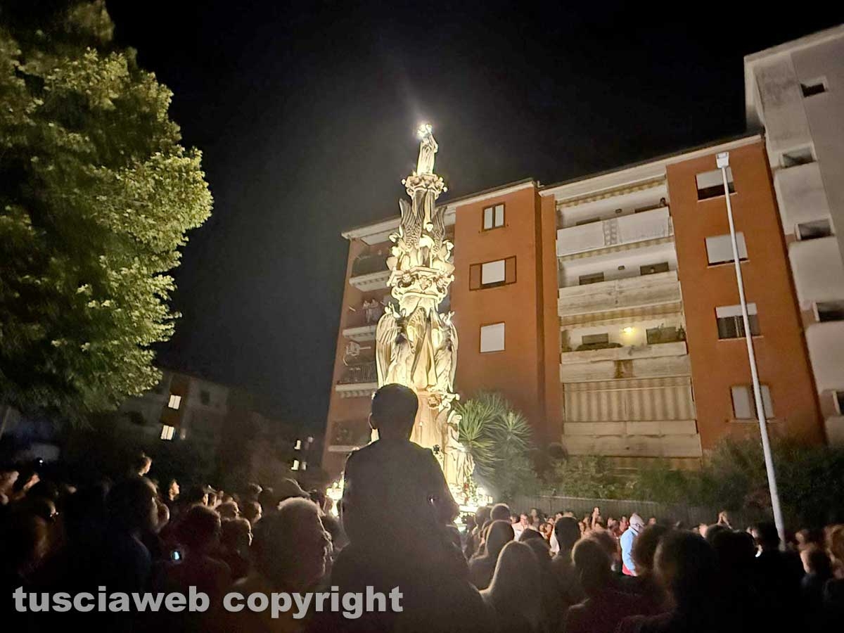 Santa Rosa - Viterbo – Rosa Virtutis illumina e incanta il quartiere Santa Barbara