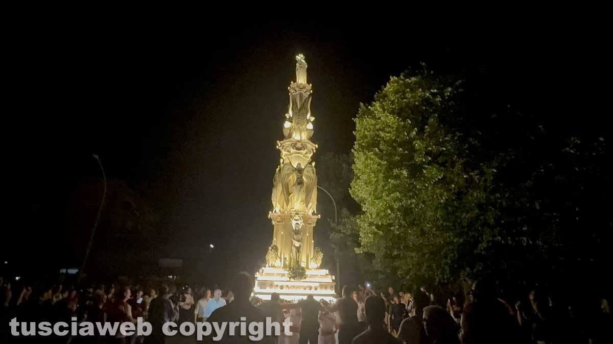Santa Rosa - Viterbo – Rosa Virtutis illumina e incanta il quartiere Santa Barbara