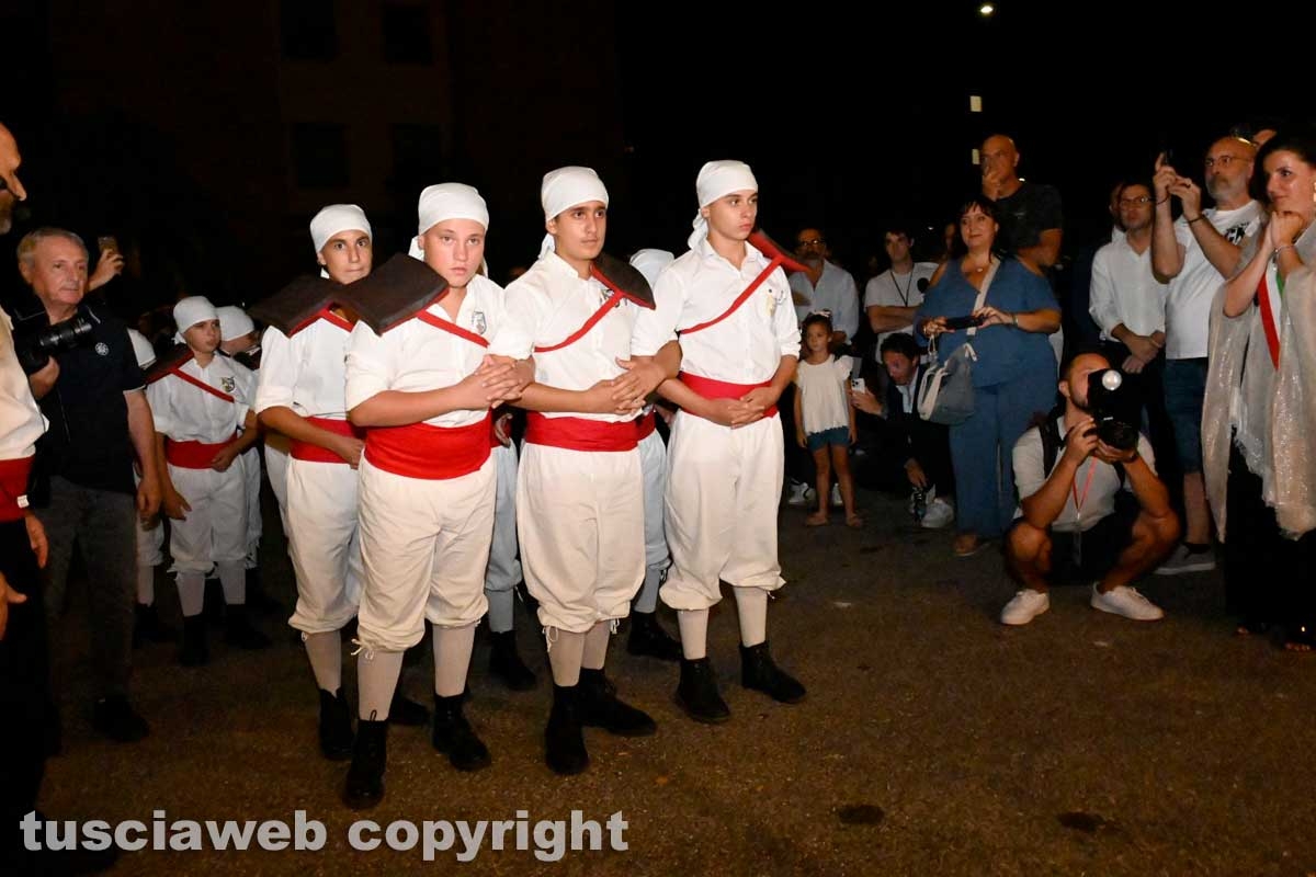 Santa Rosa - Viterbo – Rosa Virtutis illumina e incanta il quartiere Santa Barbara
