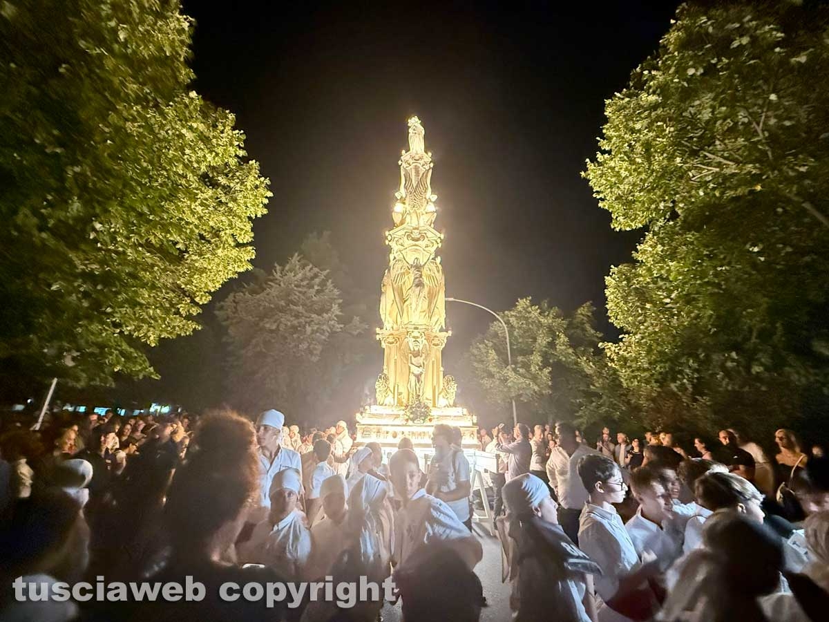 Santa Rosa - Viterbo – Rosa Virtutis illumina e incanta il quartiere Santa Barbara