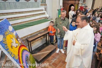 Acquapendente - Don Enrico Castauro benedice i minpugnaloni