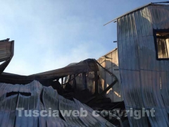 Mondo Convenienza distrutto dalle fiamme