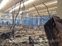 Mondo Convenienza distrutto dalle fiamme