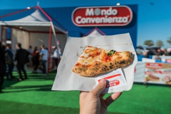 Mondo Convenienza a Viterbo, la festa e lo store