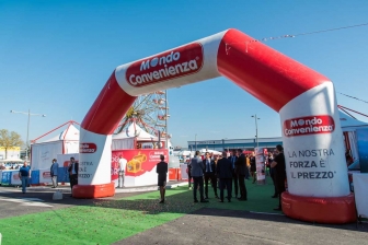Mondo Convenienza a Viterbo, la festa e lo store
