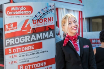Mondo Convenienza a Viterbo, la festa e lo store