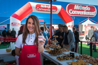 Mondo Convenienza a Viterbo, la festa e lo store