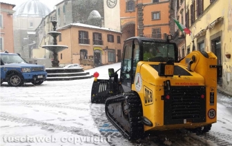 Maltempo - La neve a Montefiascone - Uno spazzaneve