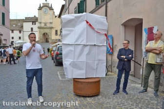 Capranica - L’inaugurazione del monumento temporaneo in ricordo di Federico Fellini