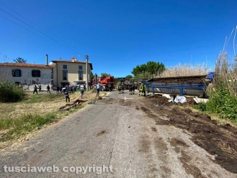 Mortale a Castel d'Asso, l'auto estratta da sotto il rimorchio