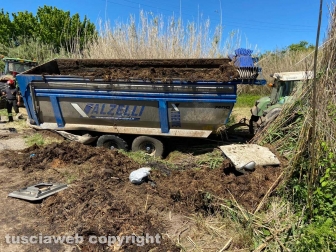 Mortale a Castel d'Asso, l'auto estratta da sotto il rimorchio