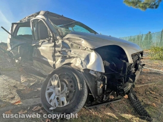 Viterbo - Auto contro camion in strada Terme