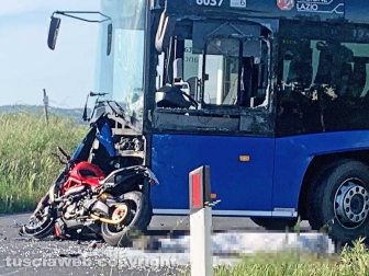Viterbo - Scontro autobus-moto sulla Cassia nord, un morto
