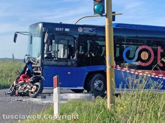 Viterbo - Scontro autobus-moto sulla Cassia nord, un morto