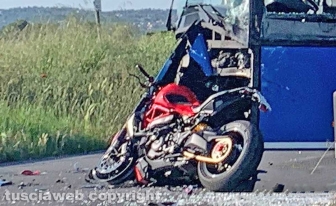 Viterbo - Scontro autobus-moto sulla Cassia nord, un morto