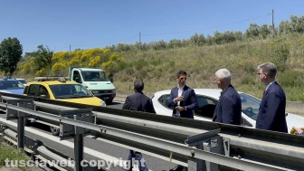 Viterbo - Riccardo Delle Monache morto sulla superstrada - Il sopralluogo disposto dalla procura - Il consulente della procura Mario Scipione, il consulente della famiglia Sergio Franchino e l'avvocato Corrado Cocchi