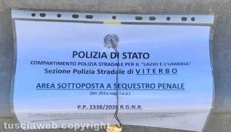 Viterbo - Riccardo Delle Monache morto sulla superstrada - Il sopralluogo - Il cartello che indica il sequestro