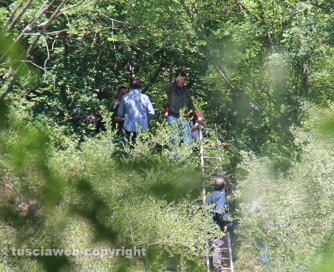 Morti madre e figlio, il recupero dei corpi