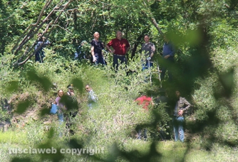 Morti madre e figlio, il recupero dei corpi