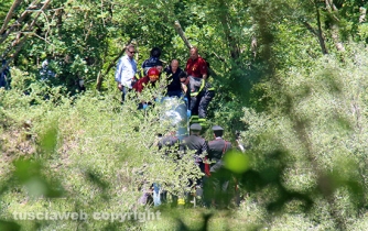 Morti madre e figlio, il recupero dei corpi