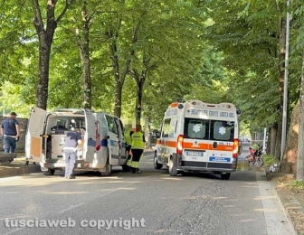 Viterbo - Moto contro albero su viale Trieste