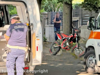 Viterbo - Moto contro albero su viale Trieste