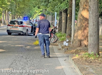 Viterbo - Moto contro albero su viale Trieste