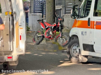 Viterbo - Moto contro albero su viale Trieste