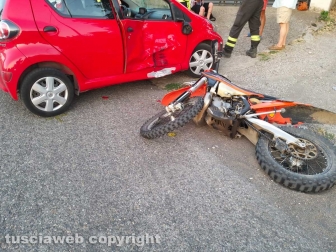 Montefiascone - Moto contro auto