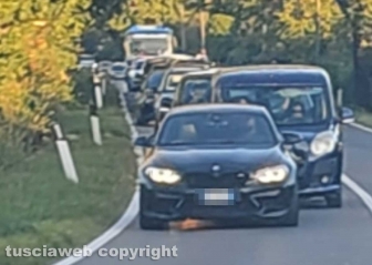 Moto contro furgone sulla Cimina, due feriti