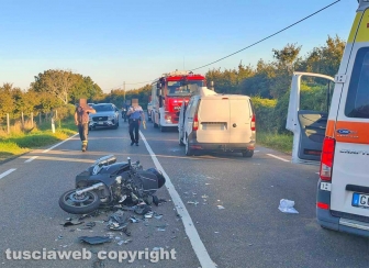 Ronciglione - Scontro violento tra scooter e fiorino su via Cassia Cimina