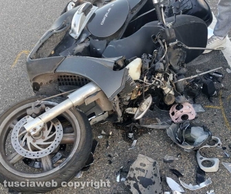 Ronciglione - Scontro violento tra scooter e fiorino su via Cassia Cimina
