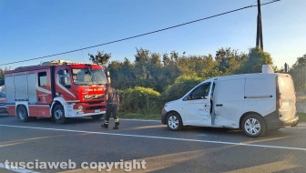 Ronciglione - Scontro violento tra scooter e fiorino su via Cassia Cimina