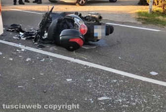 Ronciglione - Scontro violento tra scooter e fiorino su via Cassia Cimina