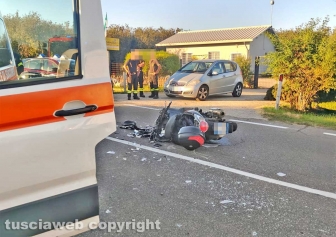 Ronciglione - Scontro violento tra scooter e fiorino su via Cassia Cimina
