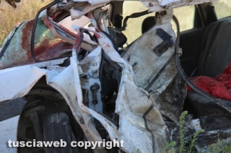 Tuscania - Moto si schianta contro auto, due morti