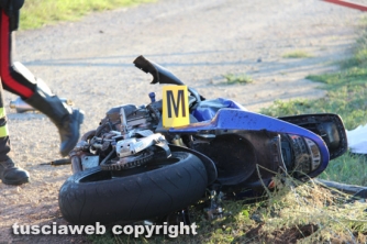 Tuscania - Moto si schianta contro auto, due morti