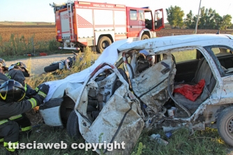 Tuscania - Moto si schianta contro auto, due morti
