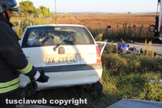 Tuscania - Moto si schianta contro auto, due morti