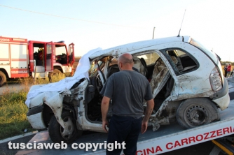 Tuscania - Moto si schianta contro auto, due morti