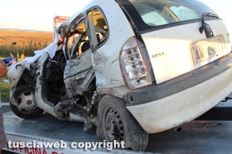 Tuscania - Moto si schianta contro auto, due morti