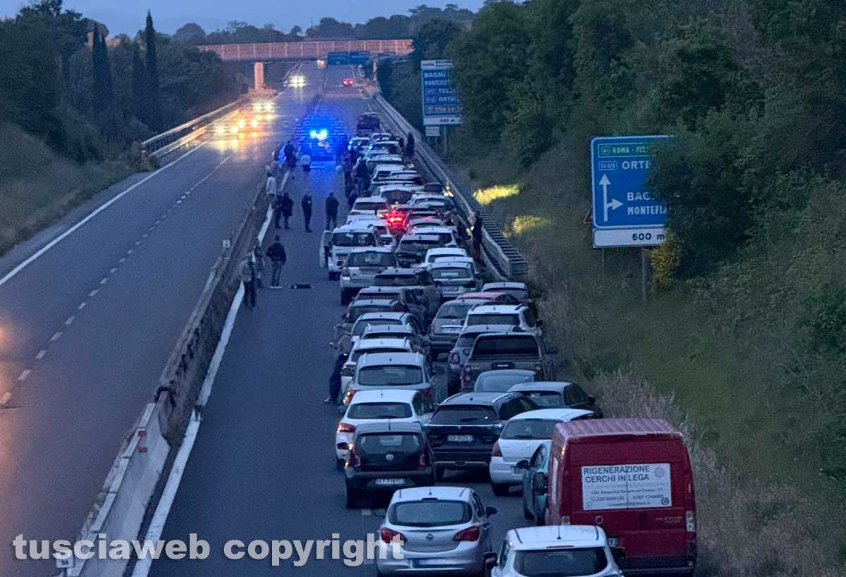 Motociclista muore in superstrada, traffico bloccato in direzione Orte