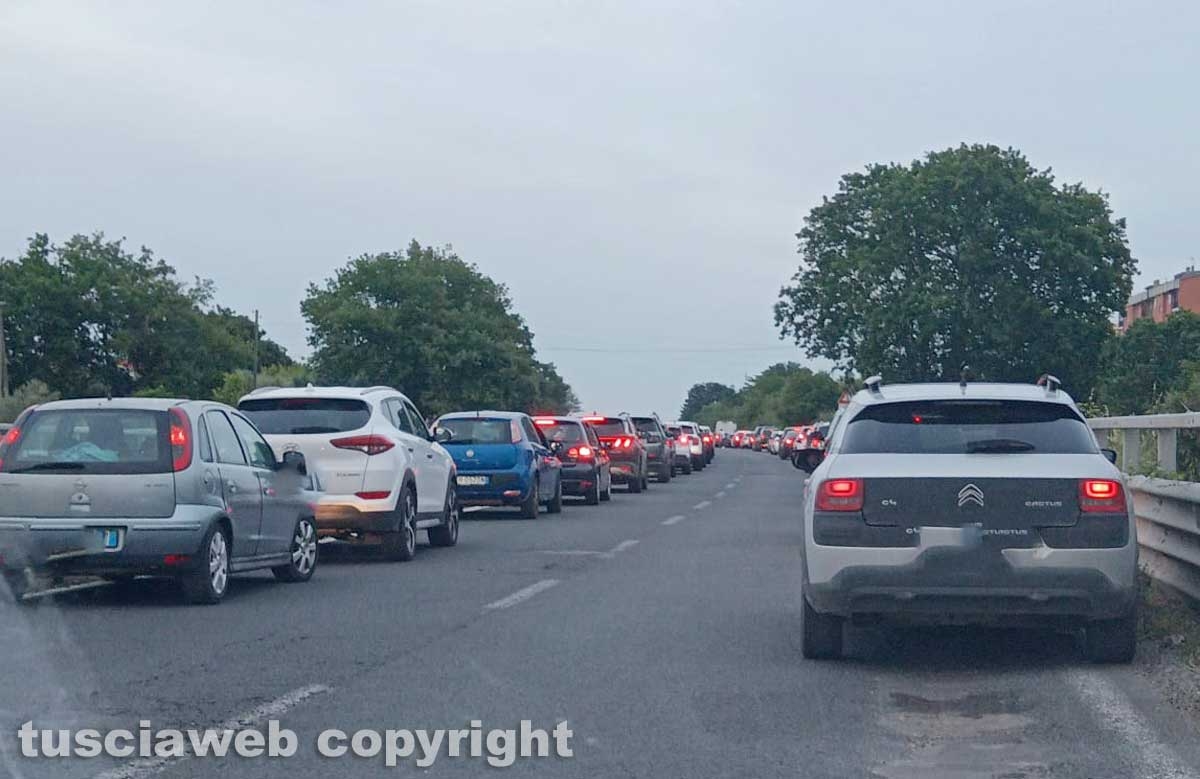 Motociclista muore sulla superstrada, traffico bloccato in direzione Orte