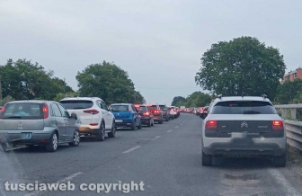 Motociclista muore sulla superstrada, traffico bloccato in direzione Orte