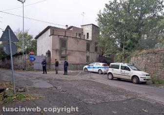 Muretto crollato in via del Pilastro