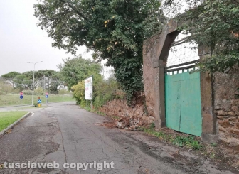 Muretto crollato in via del Pilastro